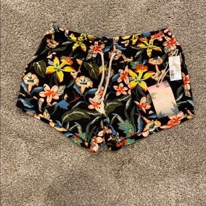 Kiss and Cry Floral Patterned Shorts Size L
